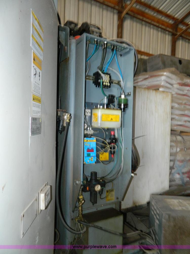 image for item J8983 1998 Cincinnati Arrow 750 FRO CNC vertical machine center