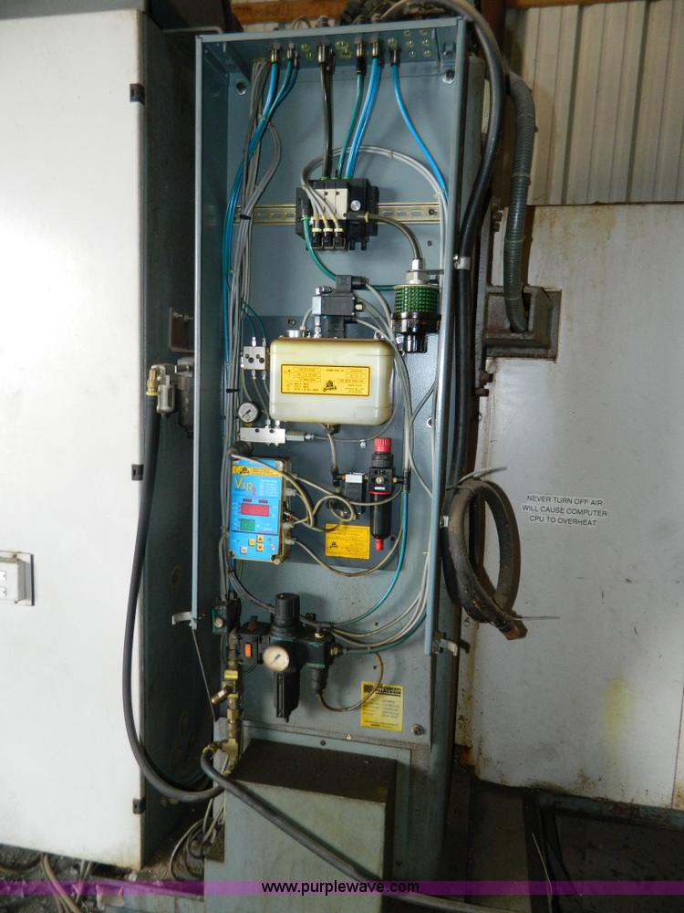 image for item J8983 1998 Cincinnati Arrow 750 FRO CNC vertical machine center