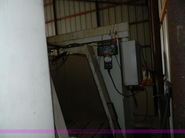 image for item J8983 1998 Cincinnati Arrow 750 FRO CNC vertical machine center