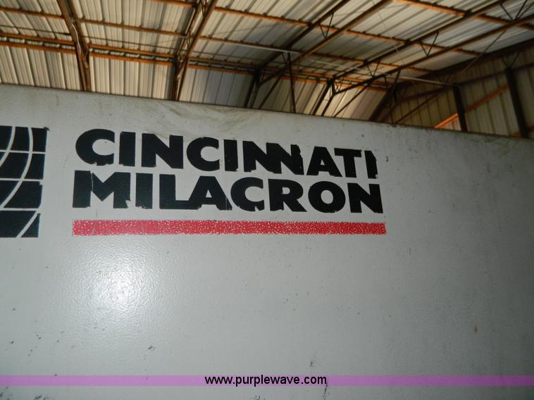 image for item J8983 1998 Cincinnati Arrow 750 FRO CNC vertical machine center