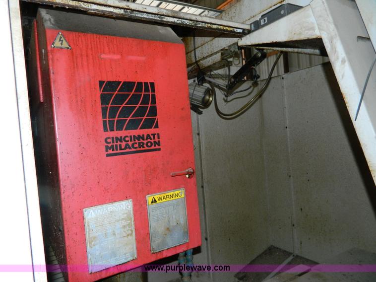 image for item J8983 1998 Cincinnati Arrow 750 FRO CNC vertical machine center