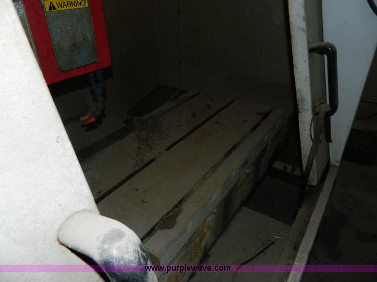 image for item J8983 1998 Cincinnati Arrow 750 FRO CNC vertical machine center