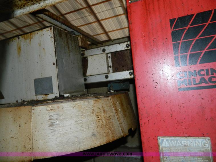 image for item J8983 1998 Cincinnati Arrow 750 FRO CNC vertical machine center