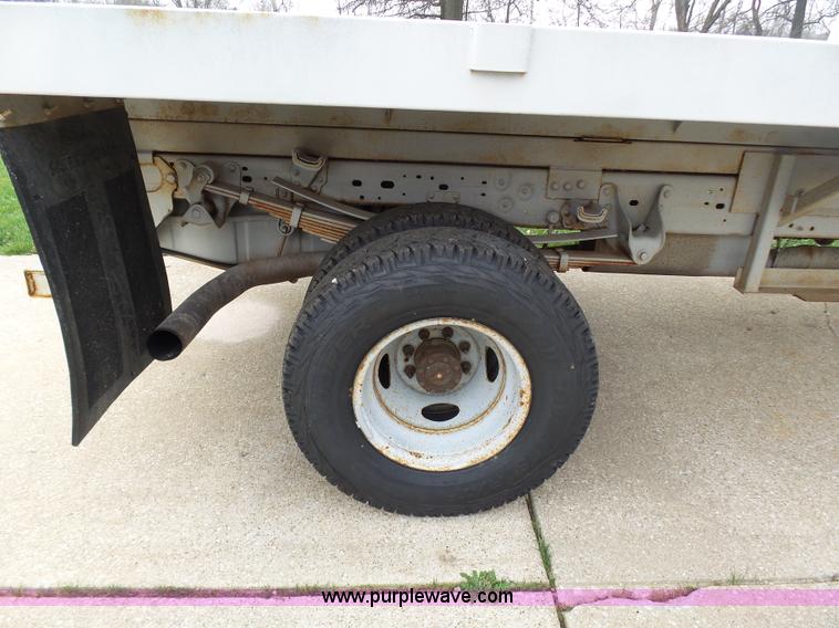 image for item K1332 2004 Ford F350 Super Duty dump flatbed pickup truck