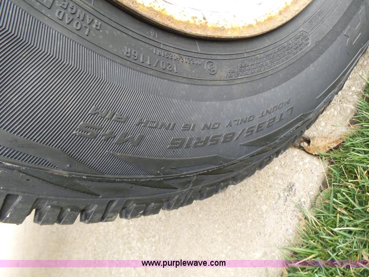 image for item K1332 2004 Ford F350 Super Duty dump flatbed pickup truck