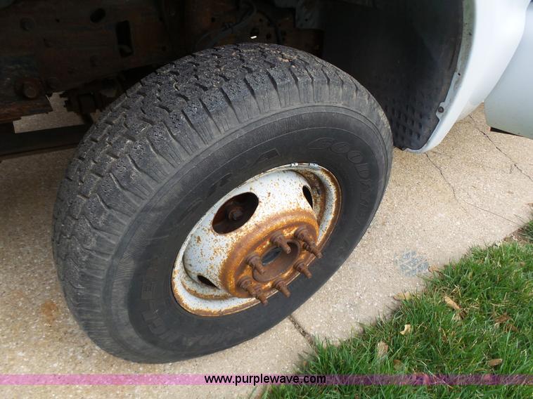 image for item K1332 2004 Ford F350 Super Duty dump flatbed pickup truck