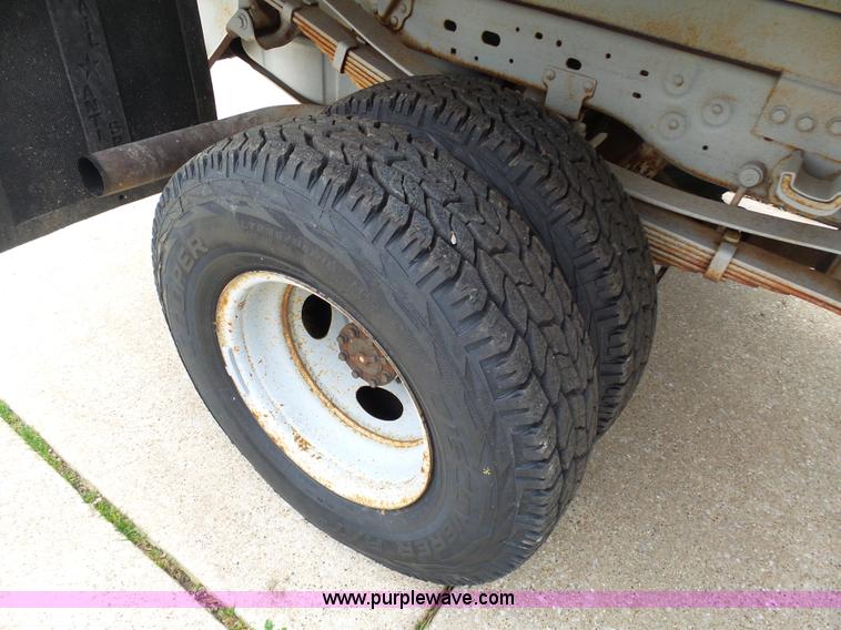 image for item K1332 2004 Ford F350 Super Duty dump flatbed pickup truck