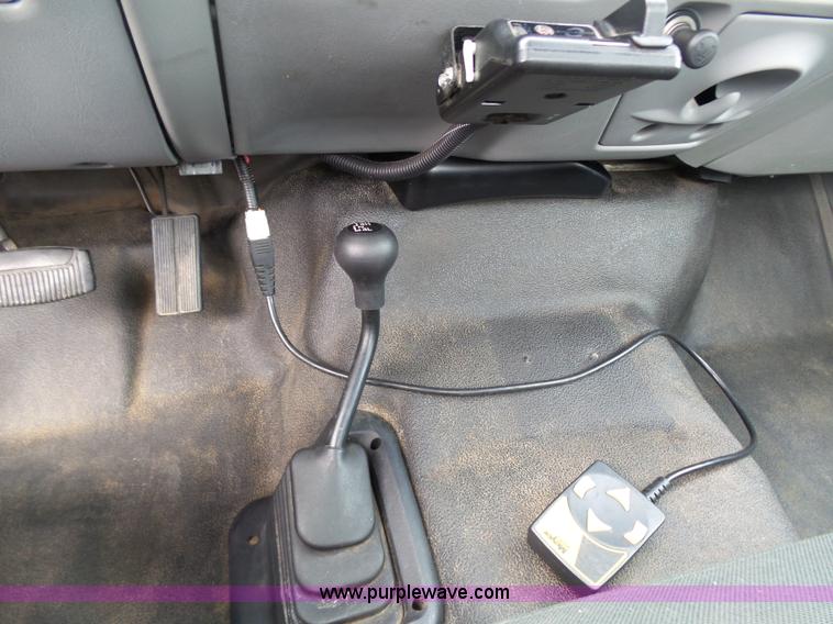 image for item K1332 2004 Ford F350 Super Duty dump flatbed pickup truck