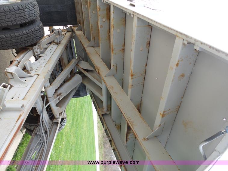 image for item K1332 2004 Ford F350 Super Duty dump flatbed pickup truck