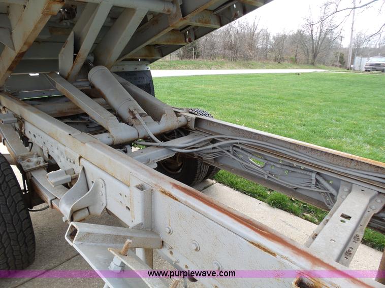 image for item K1332 2004 Ford F350 Super Duty dump flatbed pickup truck