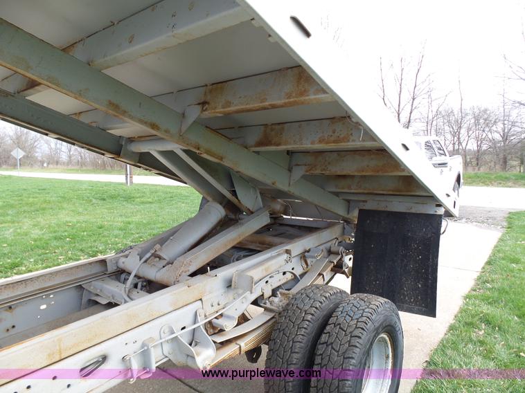 image for item K1332 2004 Ford F350 Super Duty dump flatbed pickup truck