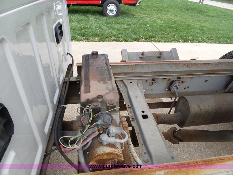 image for item K1332 2004 Ford F350 Super Duty dump flatbed pickup truck