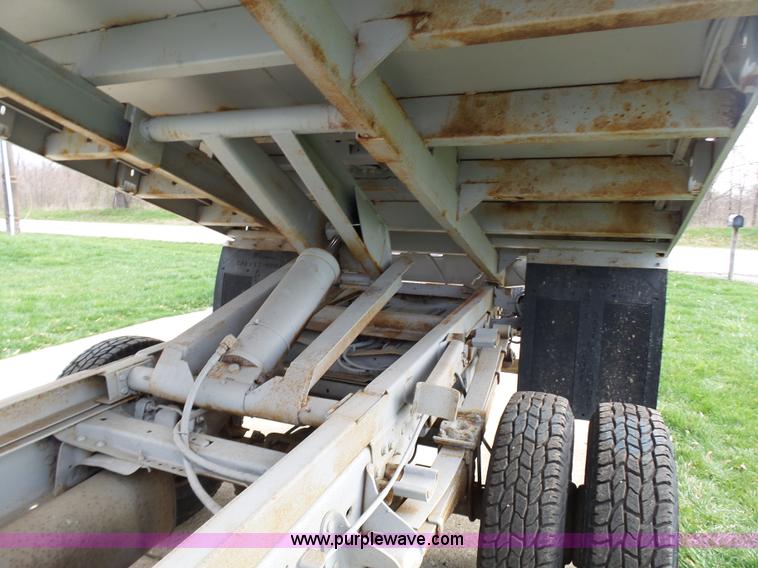 image for item K1332 2004 Ford F350 Super Duty dump flatbed pickup truck