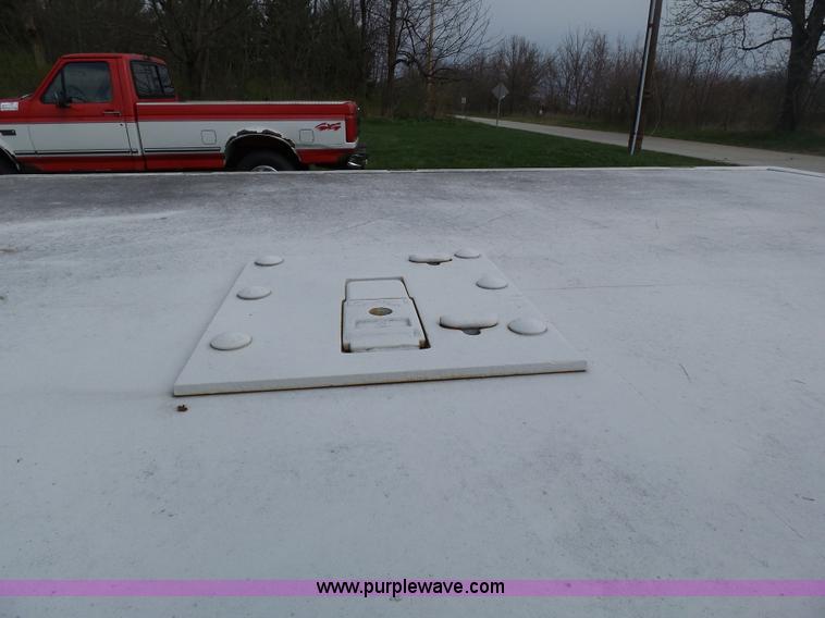 image for item K1332 2004 Ford F350 Super Duty dump flatbed pickup truck