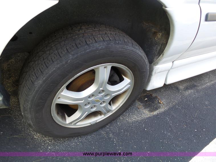 image for item K1360 2006 Chevrolet Uplander handicap accessible van