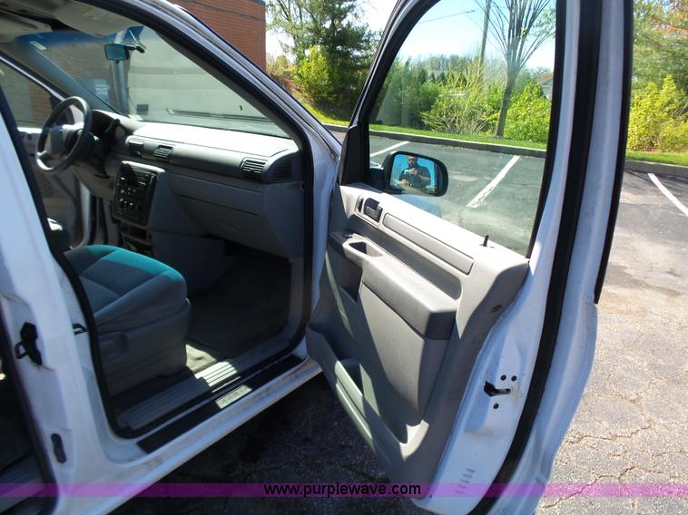 image for item K1361 2006 Ford Freestar SE van