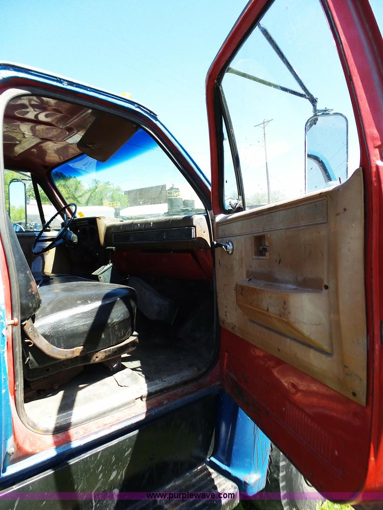 image for item K1385 1988 Chevrolet C70 flatbed truck