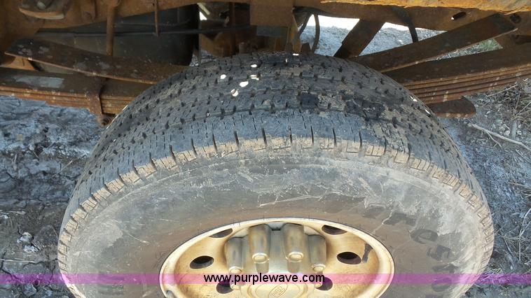 image for item K4506 2000 Ford F250 Super Duty flatbed pickup truck