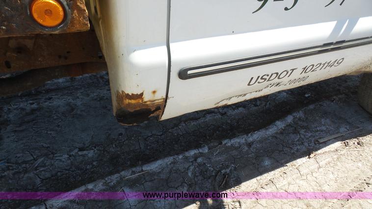 image for item K4506 2000 Ford F250 Super Duty flatbed pickup truck