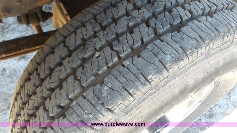 image for item K4506 2000 Ford F250 Super Duty flatbed pickup truck