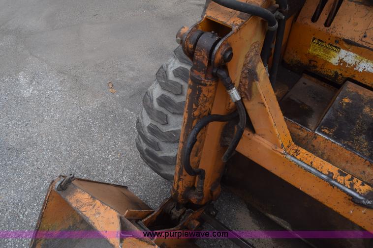 image for item K6724 1982 Case 1835 skid steer