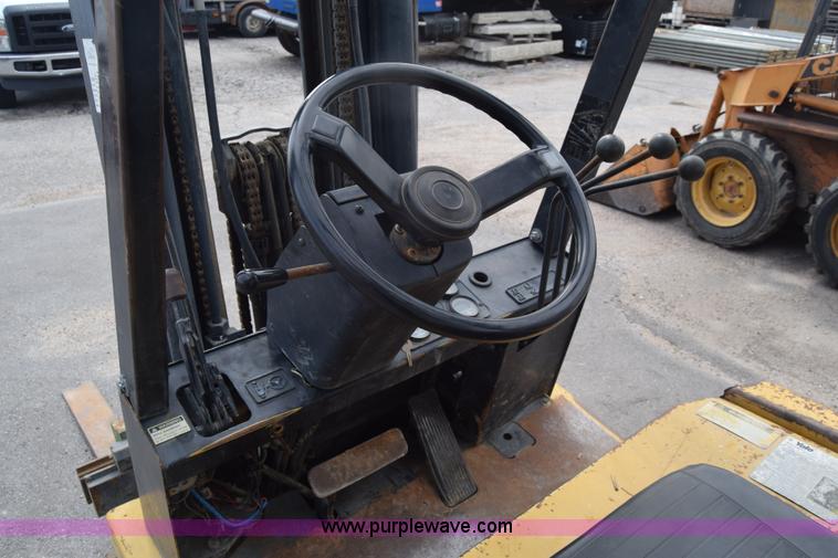 image for item K6725 Yale GLC050 forklift