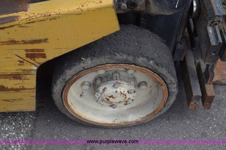 image for item K6725 Yale GLC050 forklift