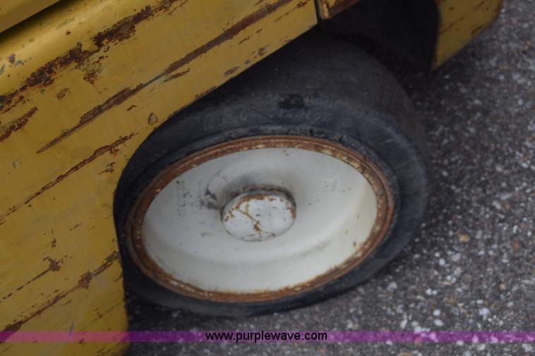 image for item K6725 Yale GLC050 forklift