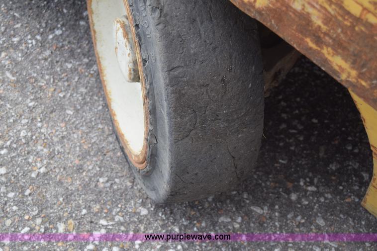 image for item K6725 Yale GLC050 forklift