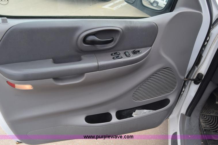 image for item K6738 2001 Ford F150 SuperCab pickup truck