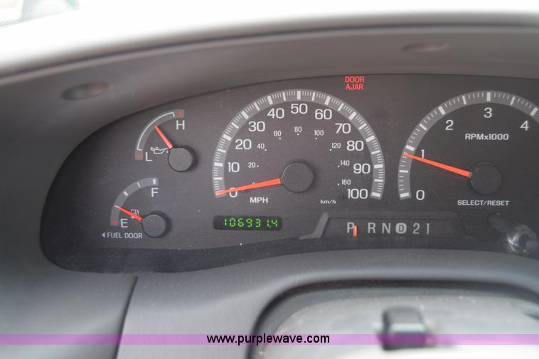 image for item K6738 2001 Ford F150 SuperCab pickup truck