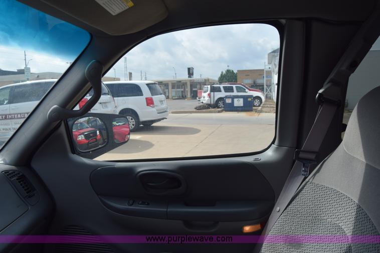 image for item K6738 2001 Ford F150 SuperCab pickup truck