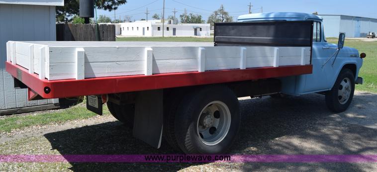 image for item K6739 1957 Ford F600 flatbed truck