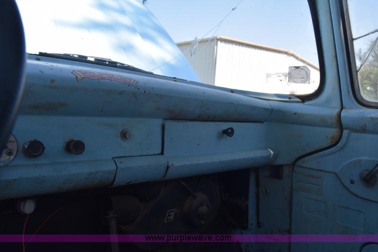 image for item K6739 1957 Ford F600 flatbed truck