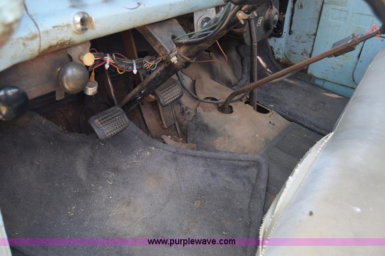 image for item K6739 1957 Ford F600 flatbed truck