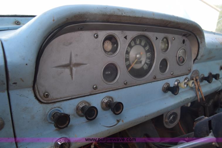 image for item K6739 1957 Ford F600 flatbed truck