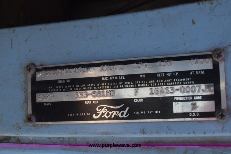 image for item K6739 1957 Ford F600 flatbed truck