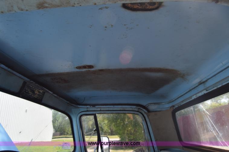 image for item K6739 1957 Ford F600 flatbed truck