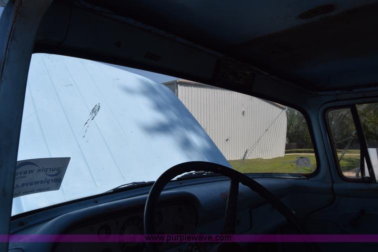 image for item K6739 1957 Ford F600 flatbed truck