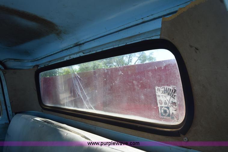 image for item K6739 1957 Ford F600 flatbed truck