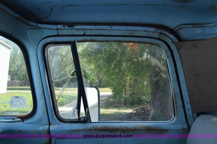 image for item K6739 1957 Ford F600 flatbed truck