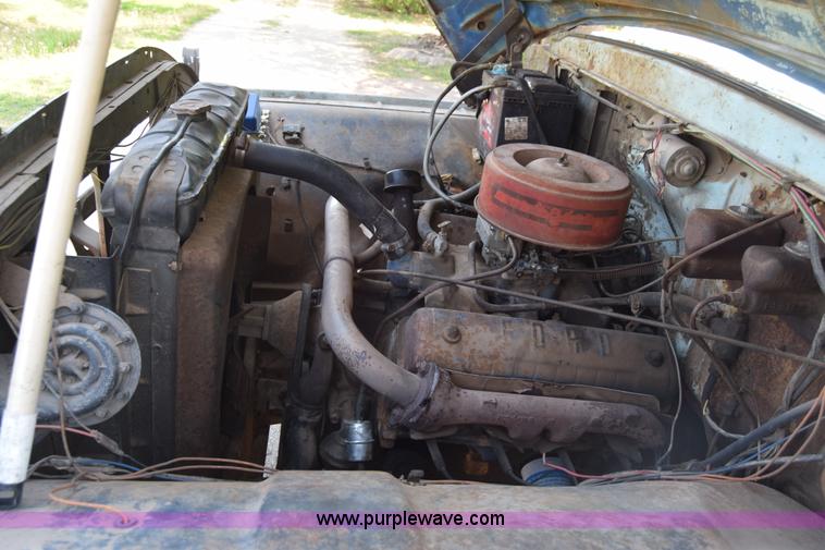 image for item K6739 1957 Ford F600 flatbed truck