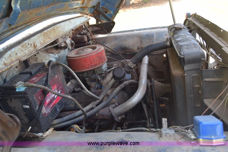 image for item K6739 1957 Ford F600 flatbed truck