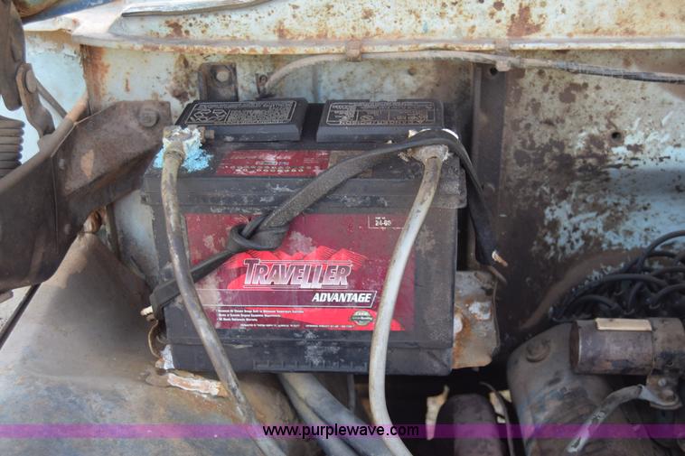 image for item K6739 1957 Ford F600 flatbed truck