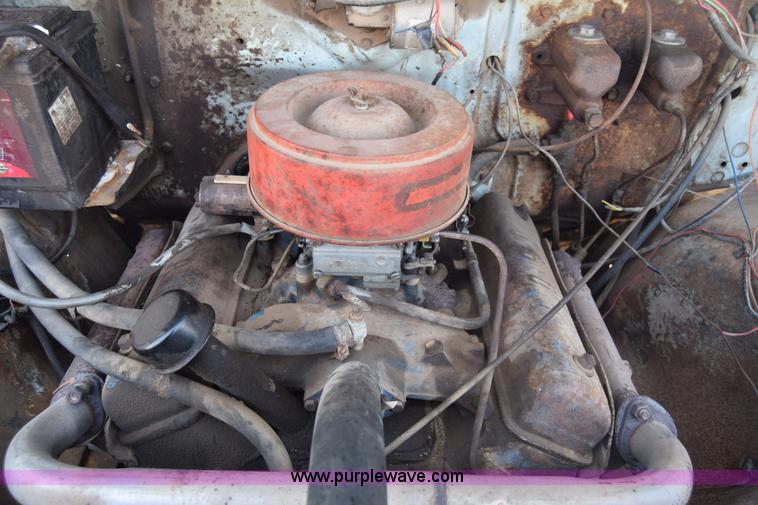 image for item K6739 1957 Ford F600 flatbed truck