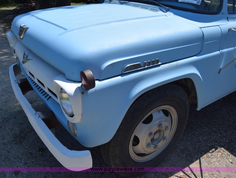 image for item K6739 1957 Ford F600 flatbed truck
