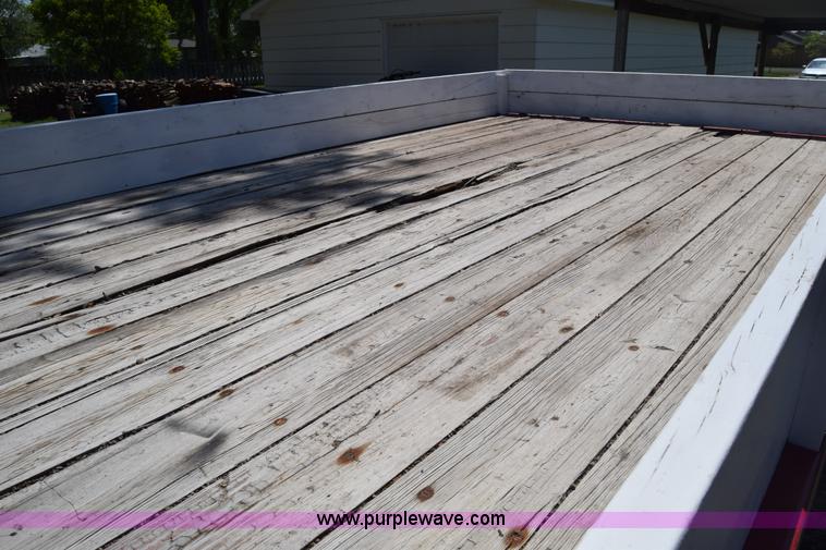 image for item K6739 1957 Ford F600 flatbed truck