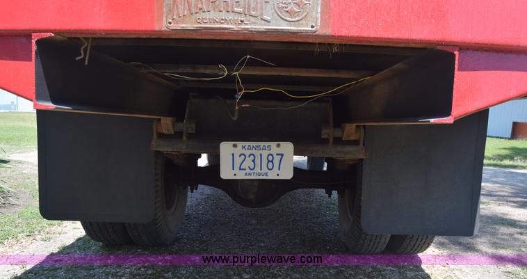 image for item K6739 1957 Ford F600 flatbed truck