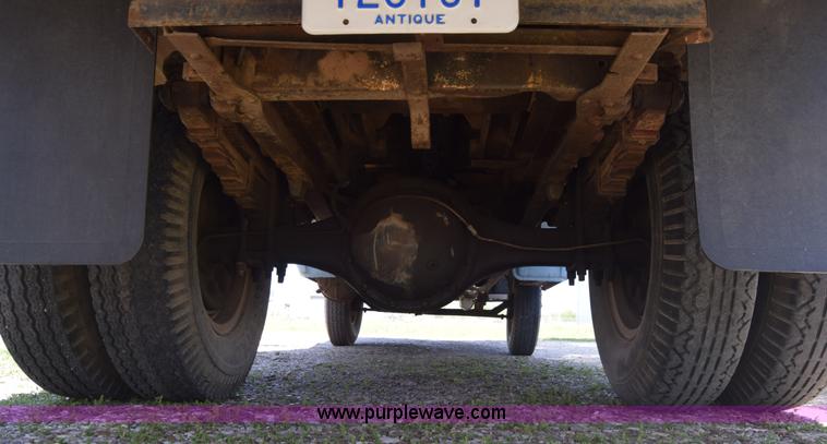 image for item K6739 1957 Ford F600 flatbed truck