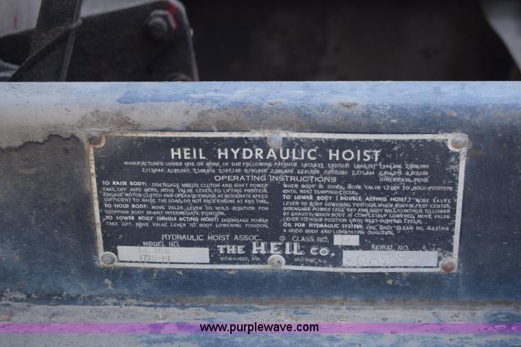 image for item K6739 1957 Ford F600 flatbed truck